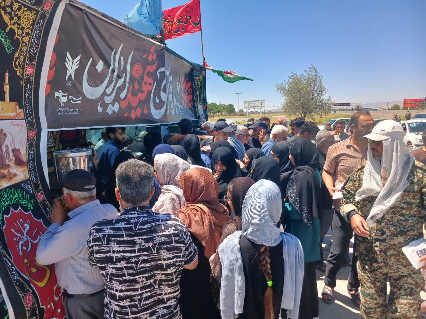 خدمت‌رسانی شبانه‌روزی موکب دانشگاه آزاد اسلامی قوچان به زائران و سوگواران امام شهید