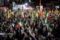 حمایت مردمی از انقلاب در تجمع شبانه جلوه‌گر شد