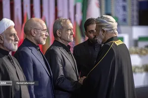 ادای احترام مقامات و مسئولان خارجی به پیکر امام شهید 