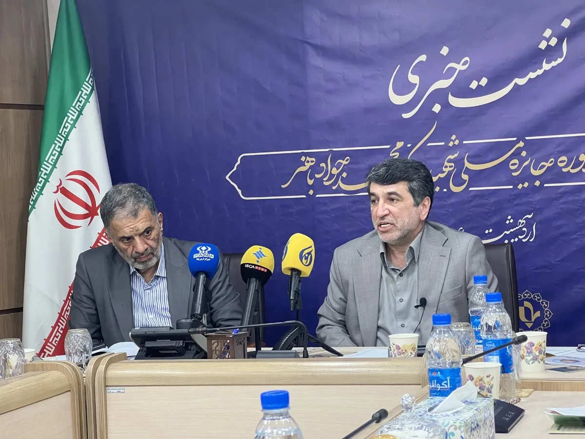 چهره‌ای که عمر خود را وقف آموزش کرد، الگوی نسل معلمان است