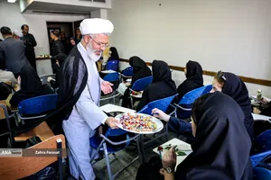 آیین استقبال از دانشجویان در دانشگاه تهران مرکز
