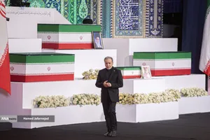 ادای احترام مقامات و مسئولان خارجی به پیکر امام شهید 
