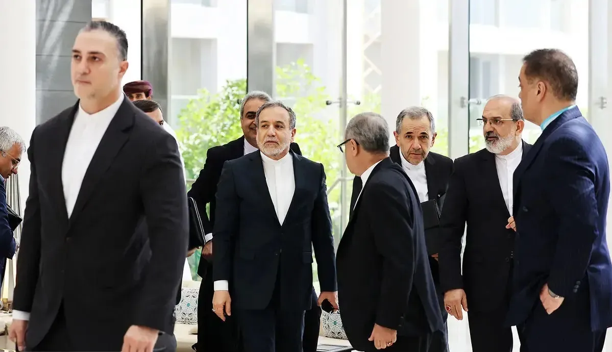 سید عباس عراقچی
سیدعباس عراقچی
وزیر امور خارجه
مذاکرات ایران و آمریکا
مذاکرات غیر مستقیم
ژنو
عمان
هیأت مذاکره کننده ایرانی
تیم مذاکره کننده ایرانی