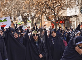 خروش خودجوش مردم شهرستان کوار در اعتراض به فتنهگری اغتشاشگران خروش خودجوش مردم شهرستان کوار در اعتراض به فتنهگری اغتشاشگران