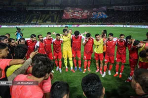 تیم&zwnj;های فوتبال استقلال و پرسپولیس امروز (چهارشنبه) در چارچوب هفته پنجم لیگ برتر به مصاف هم رفتند که این دیدار به تساوی یک - یک انجامید.