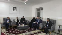 دکتر رنجبر با خانواده ۵ شهید مدرسه شجره میناب دیدار کرد