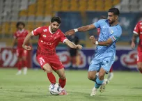 پزشک پرسپولیس: پای زارع بخیه شد/ عمری کمتر از ۳ هفته دیگر برمی‌گردد