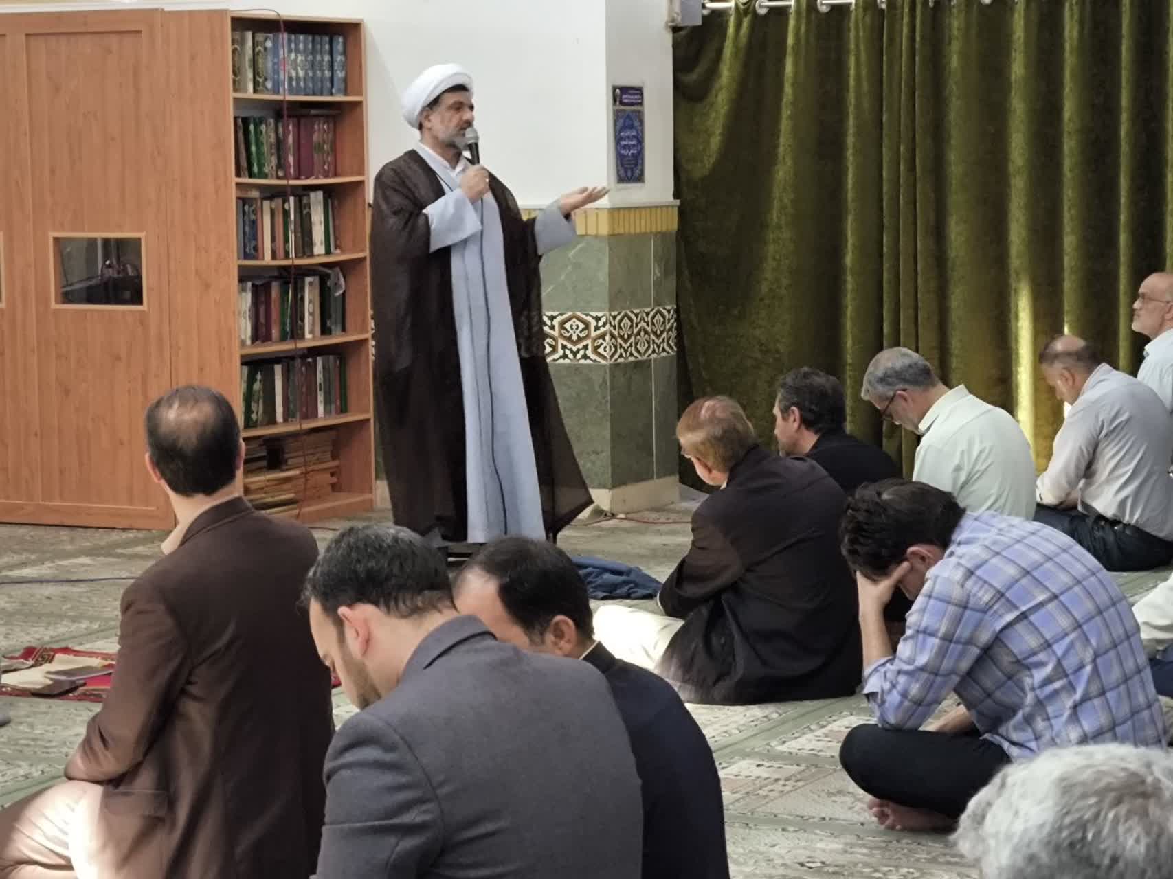 گرایش‌های مادی باید در زندگی تعدیل شود/ ماه رمضان؛ فرصت شکوفایی معنویت
