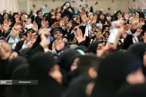 دیدار هزاران نفر از زنان و دختران با رهبر معظم انقلاب