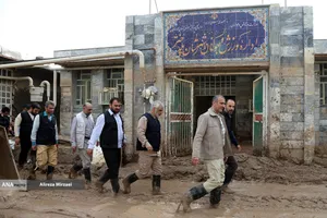 کمک رسانی شهید محمدمهدی طهرانچی دانشمند هسته ای در مناطق سیل زده لرستان پلدختر در سال 1398 همراه گروه های جهادی