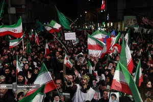  اجتماع مردمی در خونخواهی امام شهید امت - خیابان پیروزی چهارراه کوکاکولا