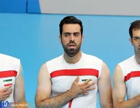 در مورد شایعه نخواندن سرود کشورمان شیطنت کردند/ بوسه بر پرچم ایران فصل‌الخطاب بود