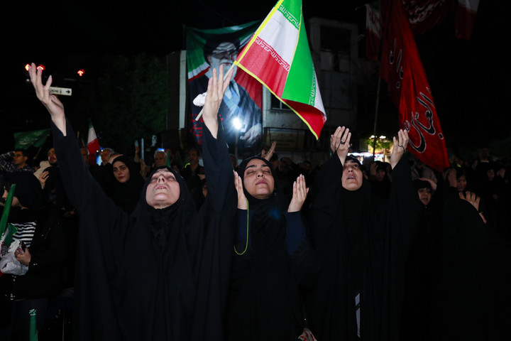 اقامه نماز استغاثه به امام زمان(عج) - چهارراه نبرد