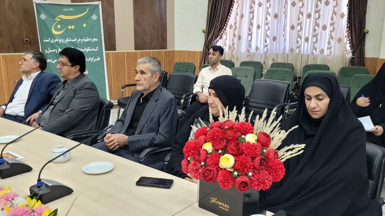 اعطای دانشنامه پایان تحصیلات افتخاری به شهدای دانشجوی کهگیلویه و بویراحمد/ جلوههای پیوند دانش و شهادت اعطای دانشنامه پایان تحصیلات افتخاری به شهدای دانشجوی کهگیلویه و بویراحمد/ جلوههای پیوند دانش و شهادت