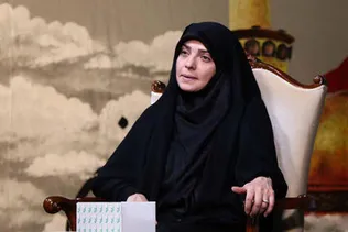 سفره ساده عروس رهبر شهید برای دانش آموزان روز ۱۳ آبان+ فیلم