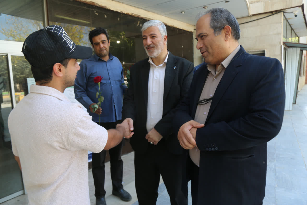 تجلی امیدآفرینی و نشاط دانشگاهی با استقبال از دانشجویان دانشگاه آزاد کرمانشاه تجلی امیدآفرینی و نشاط دانشگاهی با استقبال از دانشجویان دانشگاه آزاد کرمانشاه