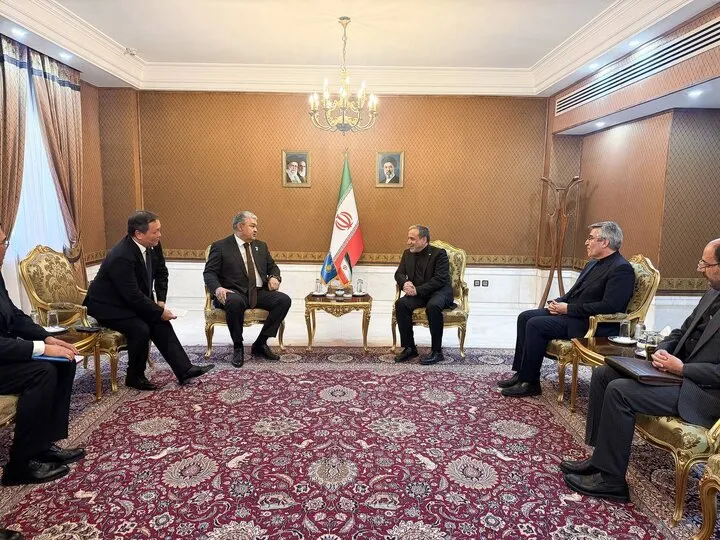 دیدار عراقچی با همتای قزاقستانی