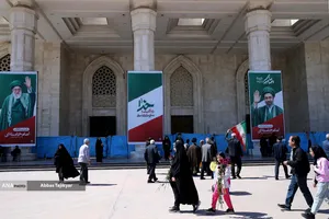 نمازگزاران جمعه در مرقد مطهر امام راحل(ره)