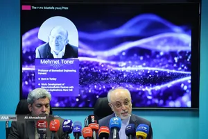 علی اکبر صالحی رئیس کارگروه علمی جایزه مصطفی(ص) و مهدی صفاری&zwnj;نیا مدیرعامل بنیاد علم و فناوری مصطفی&zwnj;(ص)