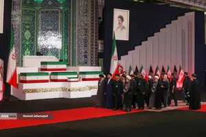ادای احترام ادیان مختلف بر پیکر رهبر مجاهد شهید انقلاب

