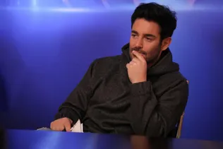 محمدرضا گلزار در کنار مردم؛ آمادگی برای ساخت مدرسه شجره طیبه میناب