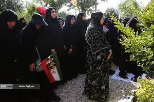 مراسم اقامه نماز بر پیکر امام شهید امت