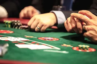  قمار با کارت‌های سوخته 