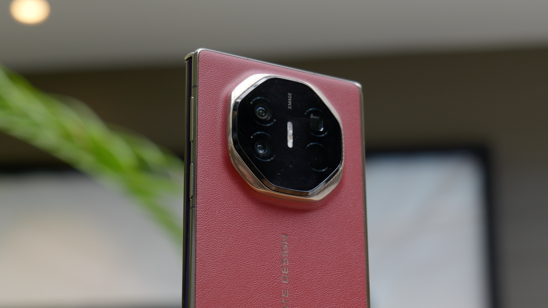 تکنولوژی سه‌تکه هواوی میت XT همچنان در بازار ایران کمیاب است