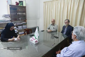  سیدمحمدرضا بهشتی فیلسوف و استاد فلسفه دانشگاه تهران و فرشاد مومنی اقتصاددان، استاد اقتصاد دانشگاه علامه طباطبایی و رئیس مؤسسه دین و اقتصاد در نشست خبری دومین جایزه استاد عالی نسب