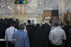 اجتماع مردم کنار مزار شهید سپهبد سلامی در ایام اربعین فرمانده دلاور سپاه اسلام