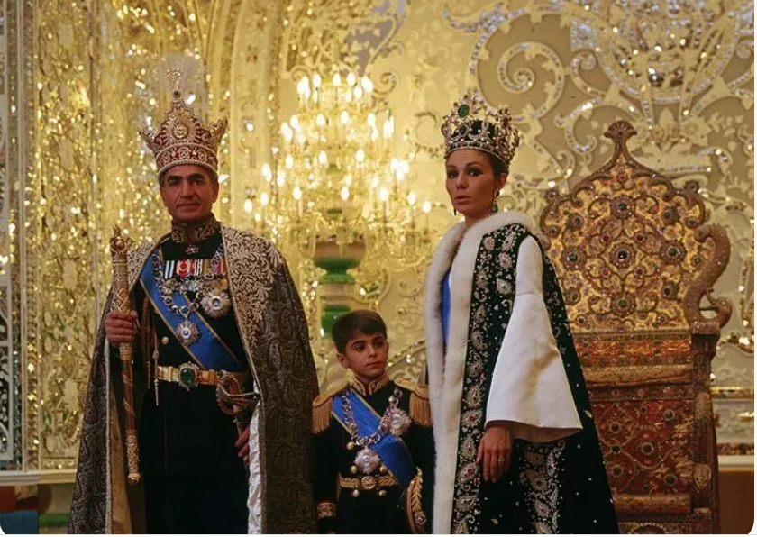 فرار شاه با گنج سیار سرمایه ملت/ راهزنی که لباس پادشاهی پوشید