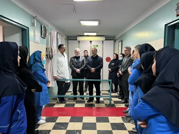 بازدید رئیس دانشگاه آزاد استان تهران از بیمارستان بوعلی دانشگاه آزاد در جریان جنگ رمضان 
