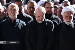 مراسم اقامه نماز بر پیکر مطهر امام مجاهد شهید حضرت آیت&zwnj;الله العظمی سیدعلی خامنه&zwnj;ای و شهدای خانواده ایشان