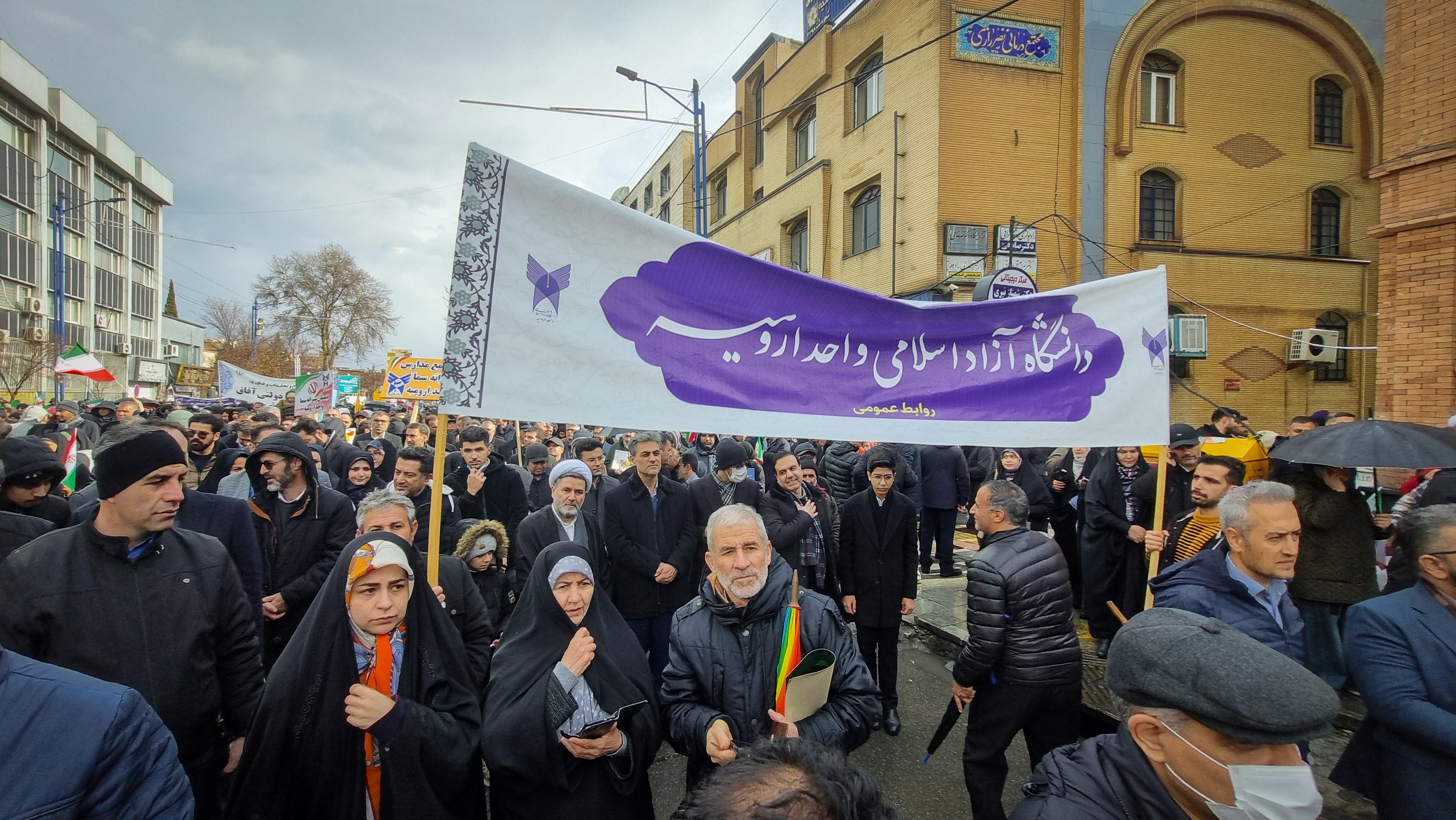 حضور حماسی دانشگاهیان آزاد ارومیه در راهپیمایی 22 بهمن؛ تجلی وفاداری به انقلاب و رهبری