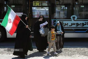 نمازگزاران جمعه در مرقد مطهر امام راحل(ره)