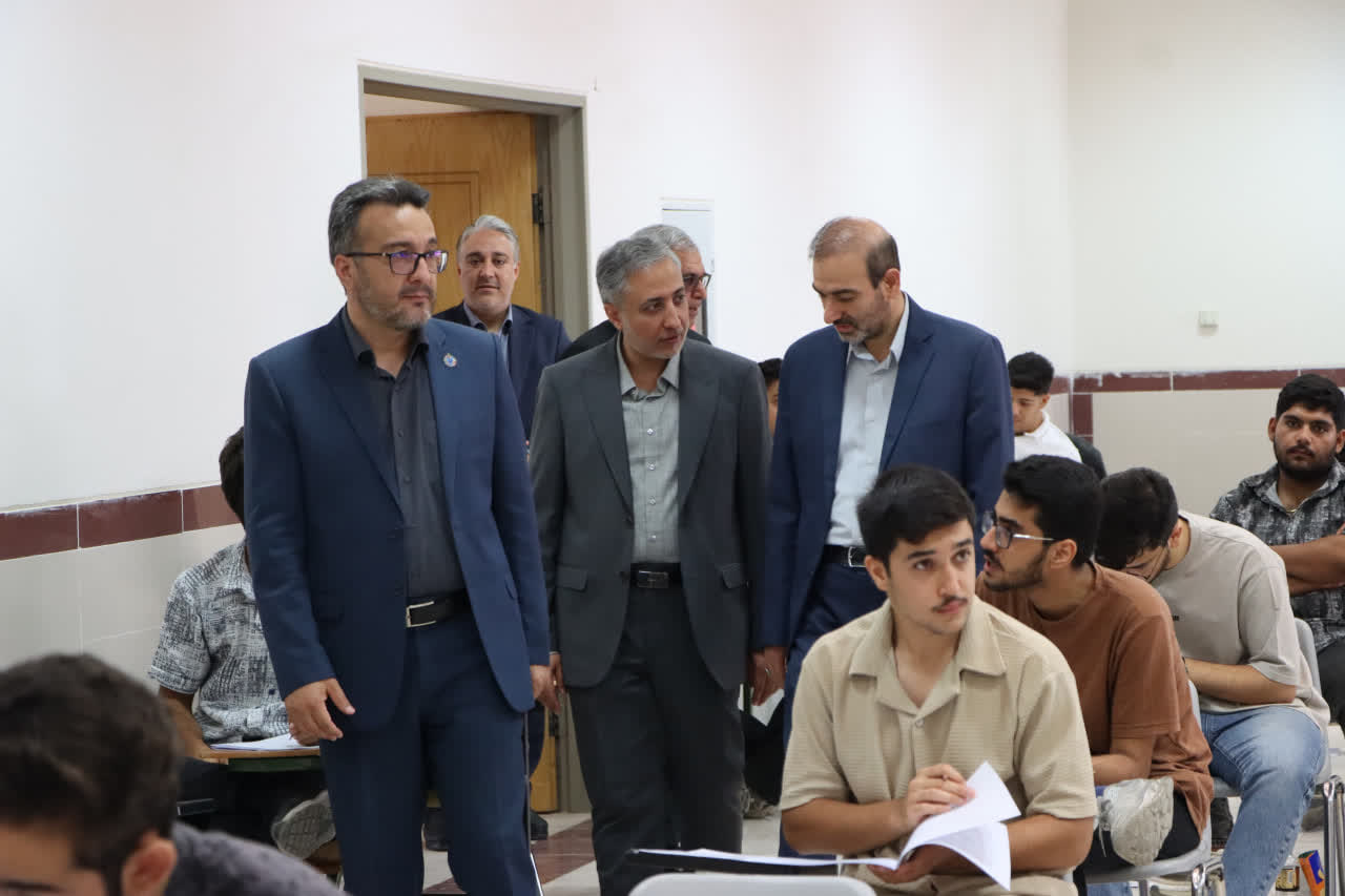 برگزاری کنکور سراسری ۱۴۰۵ در دانشگاه آزاد نجف‌آباد با حضور بیش از ۳ هزار داوطلب