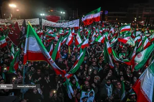 اجتماع به عشق وطن دسته پرچم داران ایران- میدان انقلاب تهران