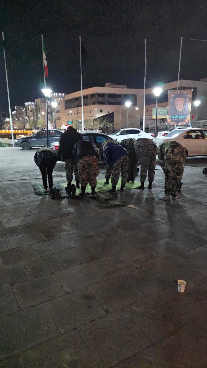 همپیمانی دانشگاهیان دانشگاه آزاد با مردم زیر سایه پرچم + فیلم و عکس همپیمانی دانشگاهیان دانشگاه آزاد با مردم زیر سایه پرچم + فیلم و عکس