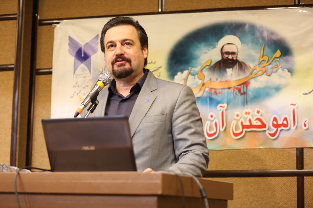 وظیفه معلمان حفظ اقتدار و سربلندی نظام و کشور است/دانشگاه آزاد در مسیر اقتصاد مقاومتی و وحدت ملی