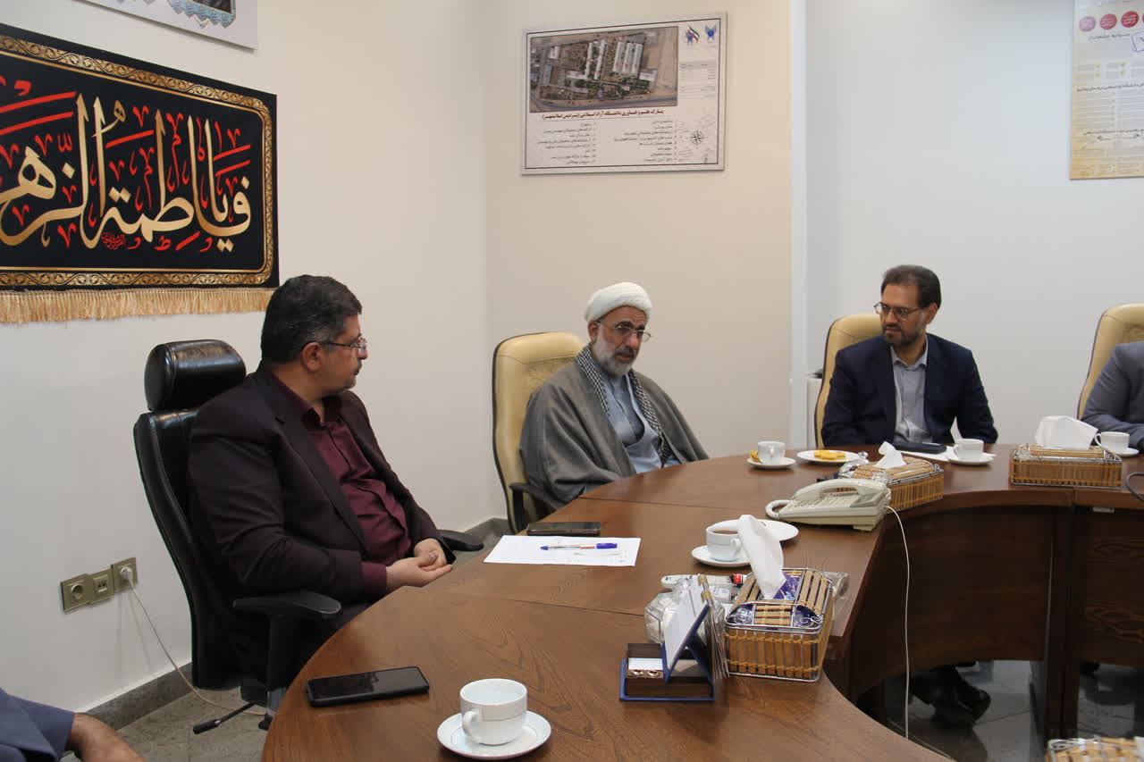 ارائه پیشنهاد همکاری دانشگاه آزاد و ستاد توسعه و بازسازی عتبات عالیات برای تدوین بروشور نیازمندی‌ها