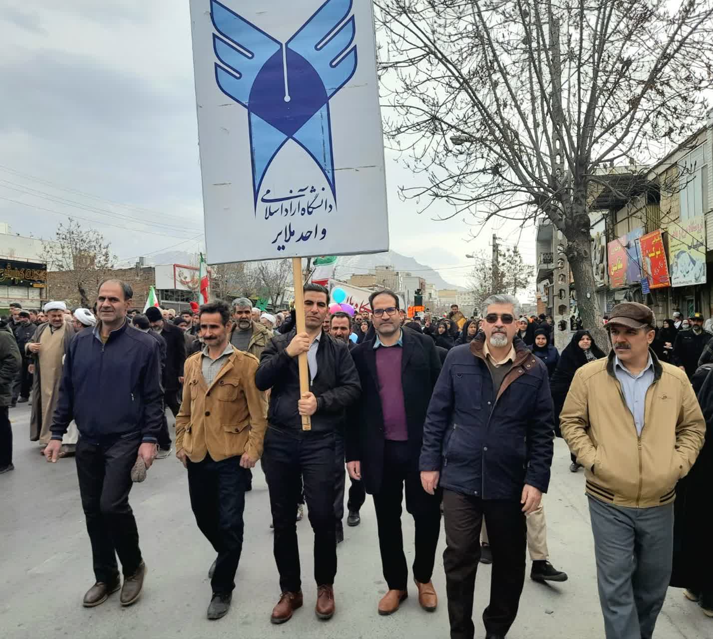 حضور پرشور دانشگاهیان آزاد اسلامی در راهپیمایی 22 بهمن؛ تجلی وفاداری به انقلاب