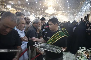 اجتماع مردم کنار مزار شهید سپهبد سلامی در ایام اربعین فرمانده دلاور سپاه اسلام