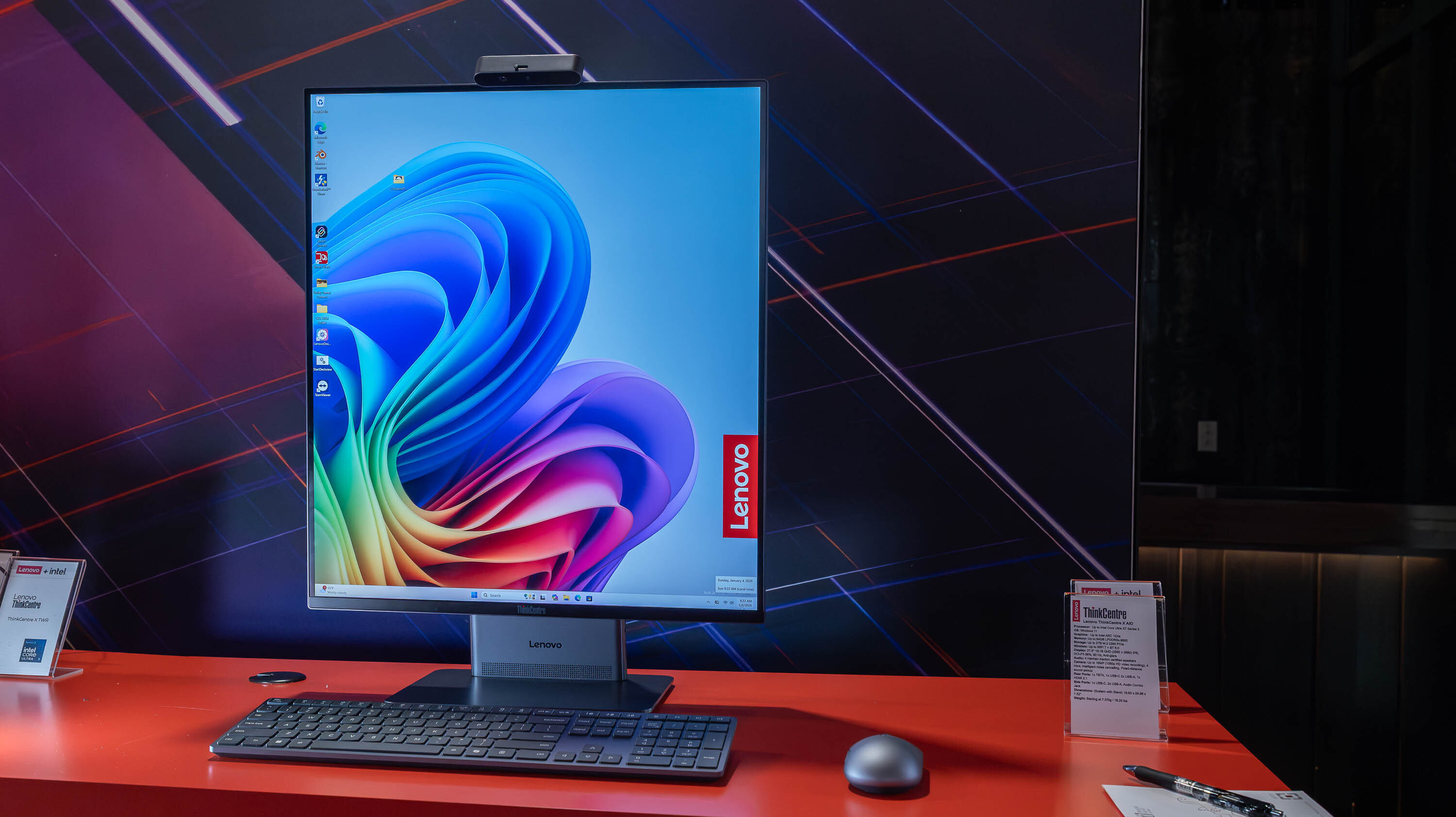 جادوی لنوو در CES ۲۰۲۶؛ لپ‌تاپی که به فرمان شما می‌چرخد