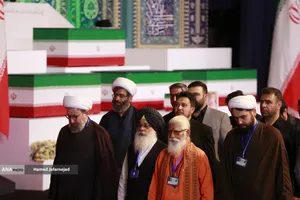 ادای احترام ادیان مختلف بر پیکر رهبر مجاهد شهید انقلاب
