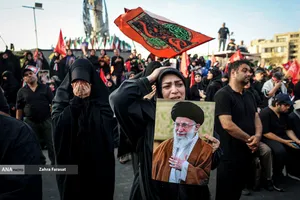 تشییع پیکر مطهر آقای شهید ایران و خانواده ایشان -۱
