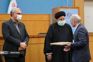 أقيم المهرجان الثامن والعشرون لأبحاث وتكنولوجيا العلوم الطبية الرازي صباح يوم الاثنين 3 فبراير بحضور الرئيس سيد إبراهيم رئيسي ووزير الصحة والعلاج والتعليم الطبي بهرام عين الله ، ومحمد علي زلفيجول وزير العلوم. البحث والتكنولوجيا بقاعة القمة.