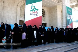 نمازگزاران جمعه در مرقد مطهر امام راحل(ره)