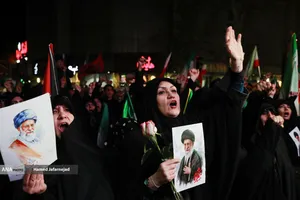 مراسم وداع با پیکر مادر شهیدان افراسیابی در چهارراه نبرد خیابان پیروزی