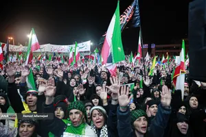 اجتماع به عشق وطن دسته پرچم داران ایران- میدان انقلاب تهران