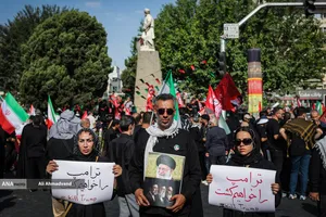 تشییع پیکر مطهر آقای شهید ایران و خانواده ایشان-4